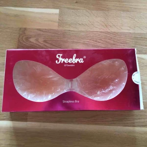  - En helt ny freebra, obruten förpackning! Står ingen strl förutom E