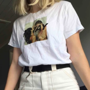  - En snygg t-shirt köpt på carlings, strlk S Frakt ingår ej, kan möjligtvis mötas upp i gbg