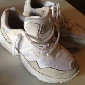 Adidas - Säljer dessa godingar pga att de inte passar.  Väldigt bra skick. Frakten tillkommer