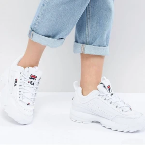  - Säljer mina Fila disrupter(it säker men de ksk är en annan modell) som är använda max 3 gånger, st 36 men funkar även på 37. Säljer de för att de är inte min stil längre och de kommer inte till användning( köpta i december) 💓 priset kan sedan diskuteras . Om ni vill ha de kontakta mig direkt så att ni kan få de den Här veckan ❤ 