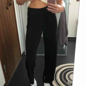  - Jättefina kostymbyxor från bikbok. Använd endast fåtal gånger och i jättefint skick. Köparen står för frakten:)