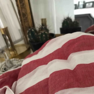  - En oversize skjorta, snygg att knyta! Säljer för att jag inte har använt den på länge. 