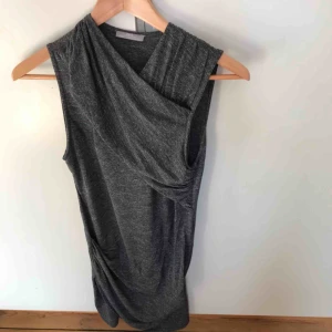  - Figurnära klänning från Zara