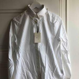 Oanvänd vit Gant skjorta 