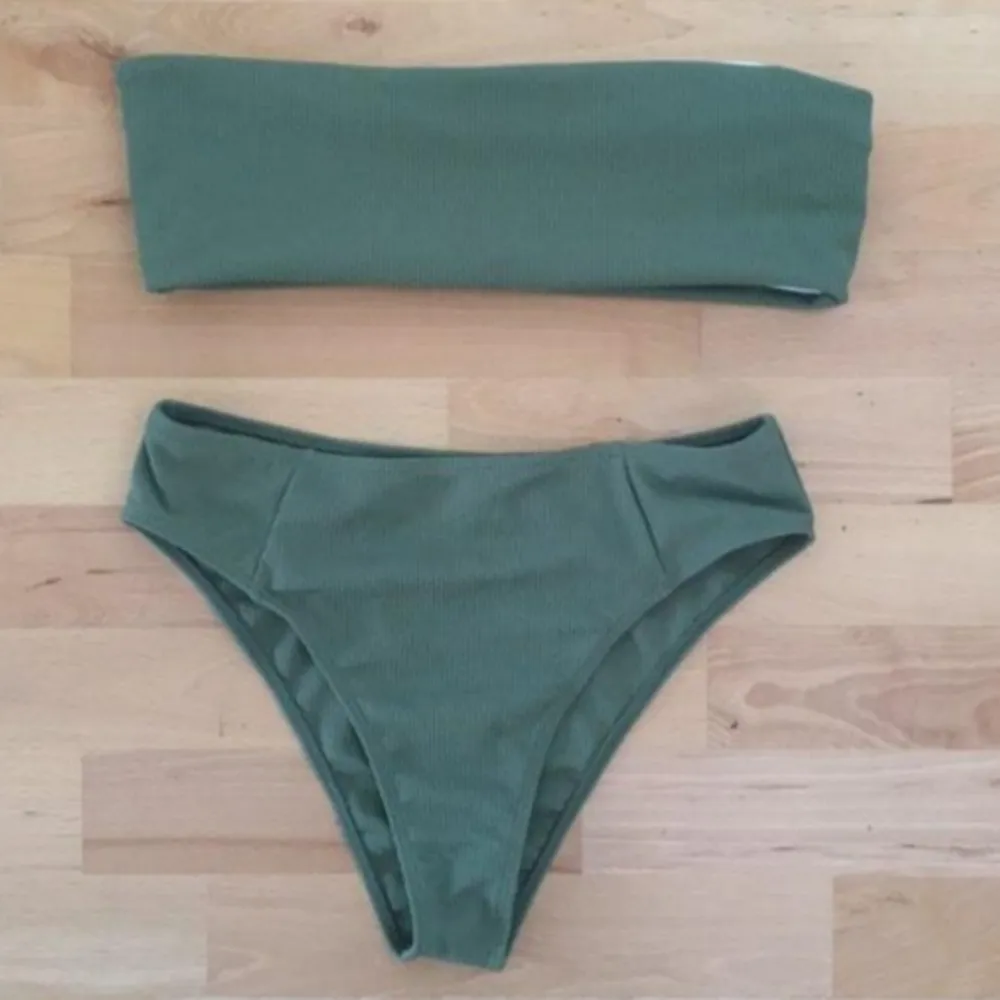 Säljer detta gröna bikinisetet köpt från zaful. Trosorna är highwaist och toppen bandeu. Dom är endast testade en gång ❤. Övrigt.