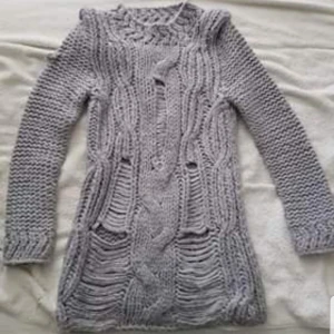  - Tröja från vero moda. Står ingen storlek men s/m skulle jag uppskatta den till. 