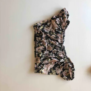  - Storlek L men passar mig som vanligtvis bär S Priset är inklusive frakt