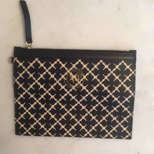  - By Malene Birger clutch , i ny skick .