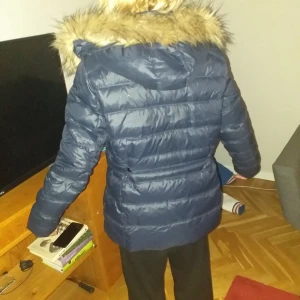  - Vinterjacka dun men passar lika bra denna årstidens kyla måste jag säga, mycket fint skick och jättemjuk och go väger inte alls mycket i fint skick. Först till kvarn vid stort intresse vinner högsta bud och snabb affär