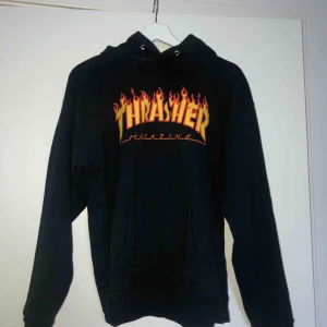  - Äkta hoodie från Trasher, säljes pga ingen användning tyvärr 🖤 Frakt ingår i priset!  Kom gärna med bud! 