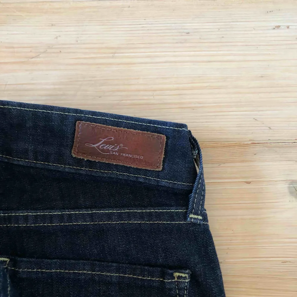 Helt oanvända levi’s jeans men köpta för 6 år sedan. Modellen heter ”demi curve skinny” strl 24  Frakt tillkommer . Jeans & Byxor.
