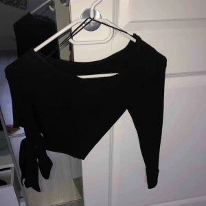  - Off shoulder topp stickat från Zara
