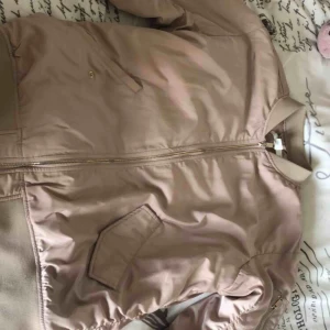  - Säljer en bomberjacka som endast är använd ett fåtal gånger