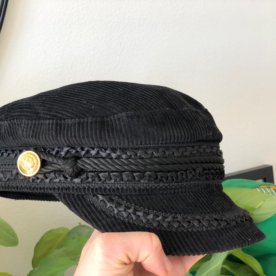 Emilkeps med detaljer - 90