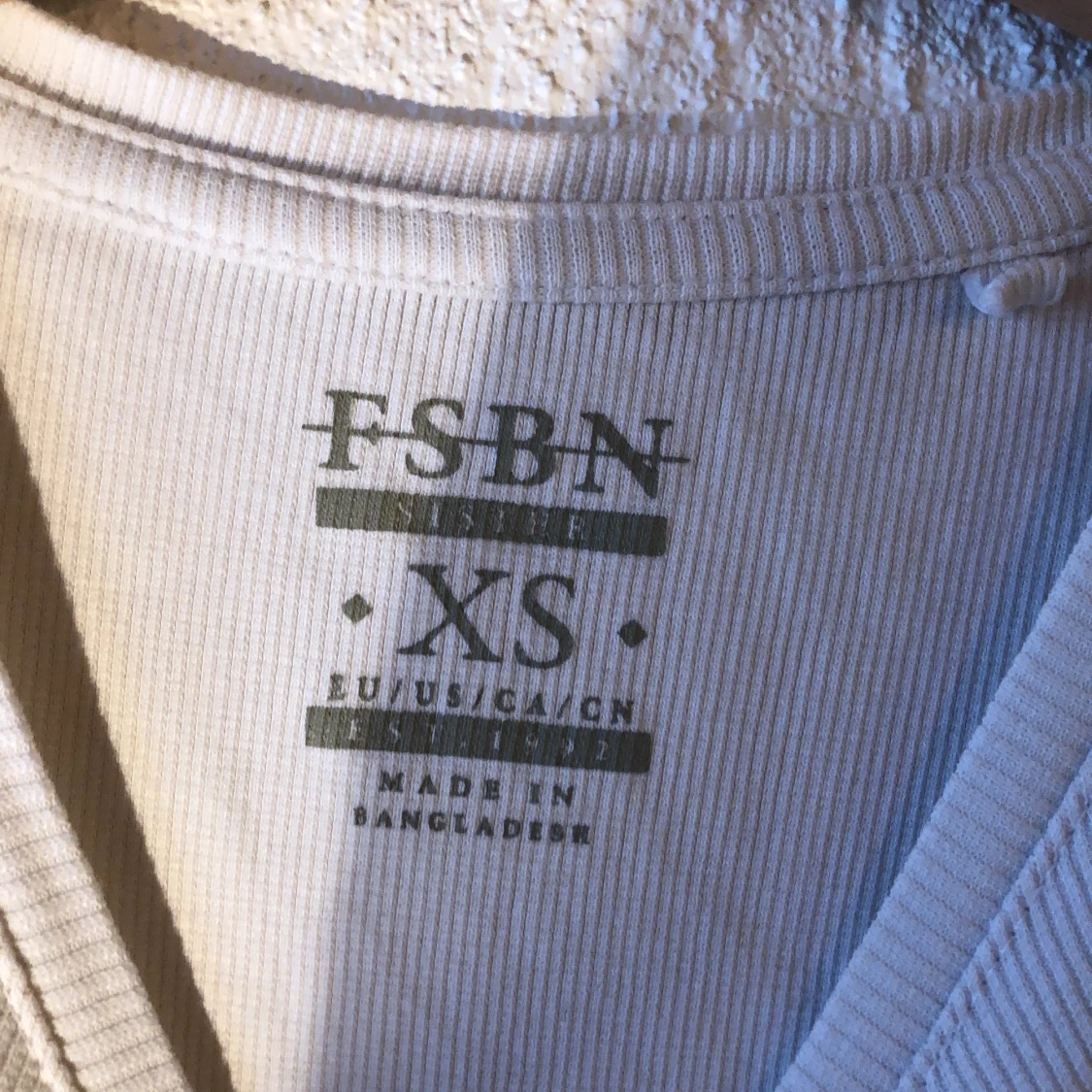 Vit ribbad t-shirt - 90