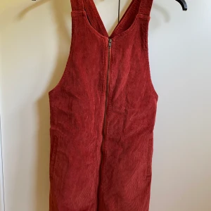 Afends storlek 36 - Jättefin manchester hängselklänning köpt i Australien, 250kr ink frakt