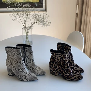 Skor Steve Madden - Snake skorna är från tiamo kostar 150kr strl 37. Leopard är från Steve madden kostar 150kr strl 36. Frakt tillkommer 63kr