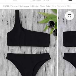 svart one shoulder bikini från zaful (bara överdelen). endast använd en gång då den är för liten🦋. priset är inkl frakt. 