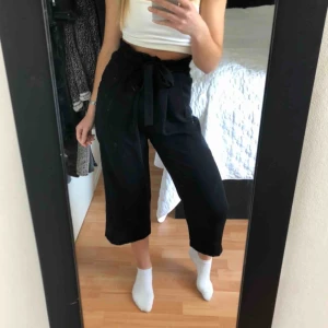  - Svarta culottebyxor från Zara. Superfint skick