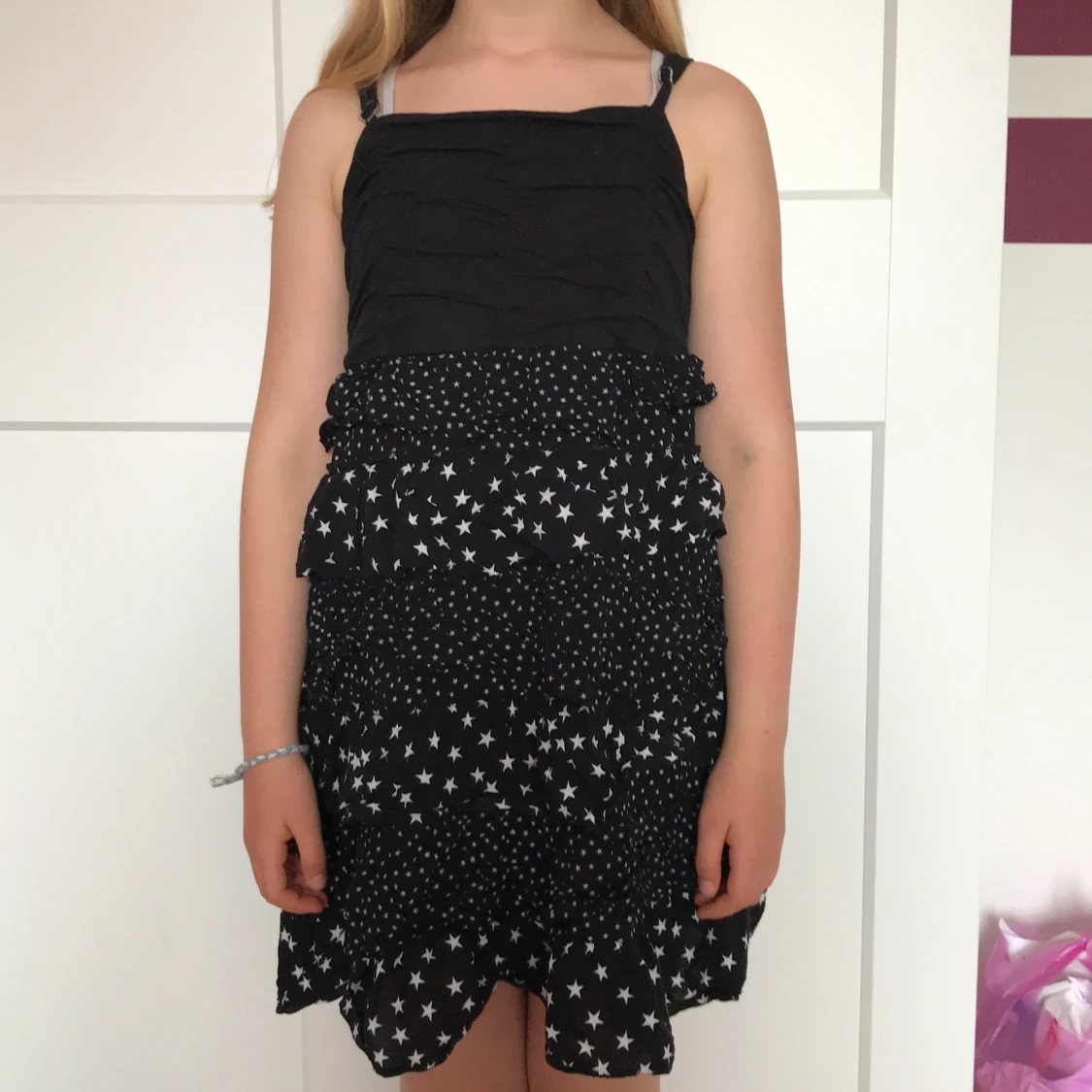 Svart klänning med stjärnor strl 170 - 90