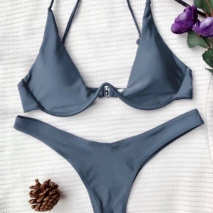 Zaful grå bikini - Säljer min helt nya zaful gråa bikini i storlek M. Passar även small. Aldrig använd. Inte jag på bilderna utan har lånat från hemsidan :)