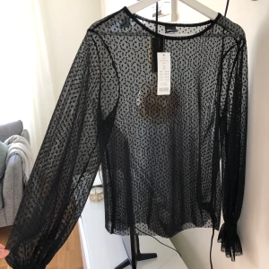 Meshtröja, oanvänd  - Ny meshtröja från Gina tricot 