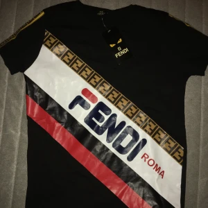 T shirt  - Fendi tshirt. Helt nytt