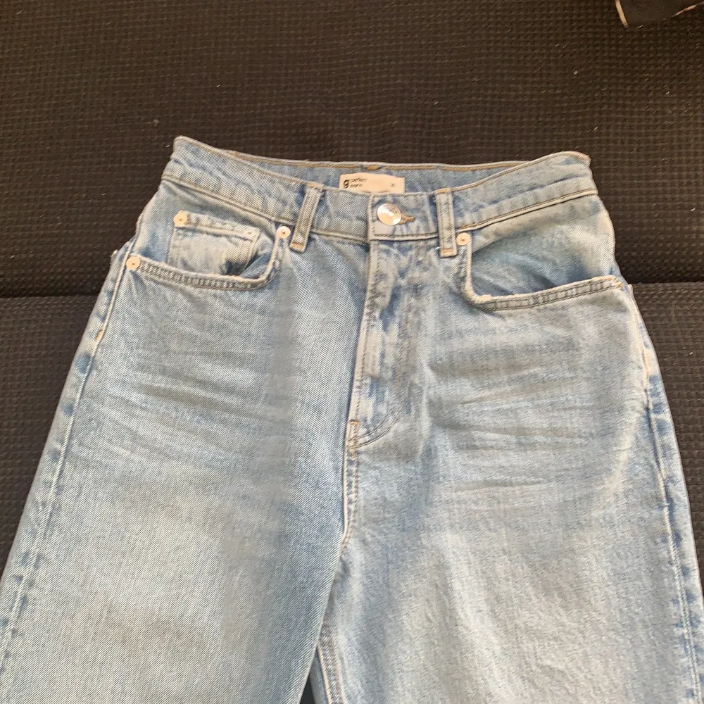 Skitnajs jeans som jag önskade passade mig!! 😍😍 😭😭 köptes på Gina för 599! Men är aldelles för små för mig.. Unni jeans heter dem. Lagt upp annons tidigare!. Jeans & Byxor.