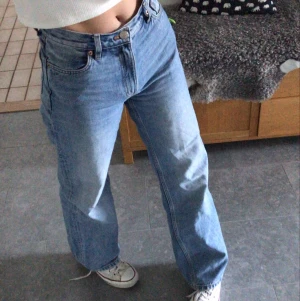 Jeans - Vida monki jeans, modell Yoko. Slut i många storlekar. Köpta för 400kr. Storlek 25.🌼🤩