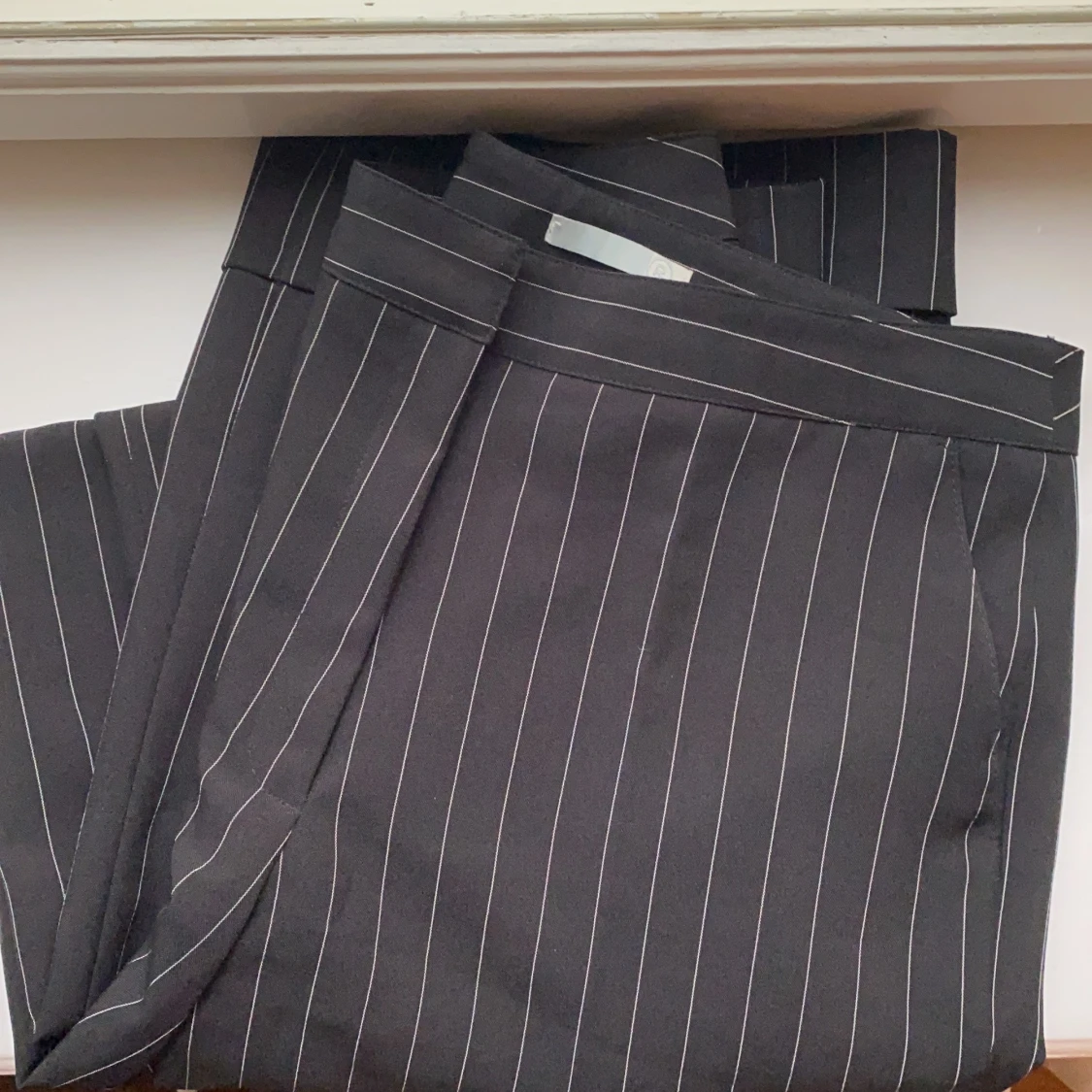 Kritrandiga kostymbyxor