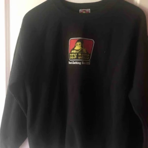  - Ben Davis worker sweatshirt. Nyskick, knappt använd. Passar allt under M beroende på hur mycket oversize man gillar 👌