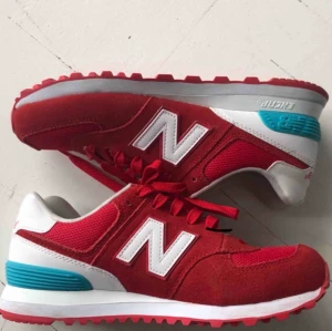 Röda new balance sneakers - Röda new balance sneakers