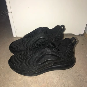 Nike Air Max 720 Strl 37,5 - Säljer mina nike 720 pågrund av att dem inte är min stil. Använda endast bara en gång och är alltså i helt nyskick. Inköps pris är 1 595 kr. Jag kan mötas upp i Göteborg.
