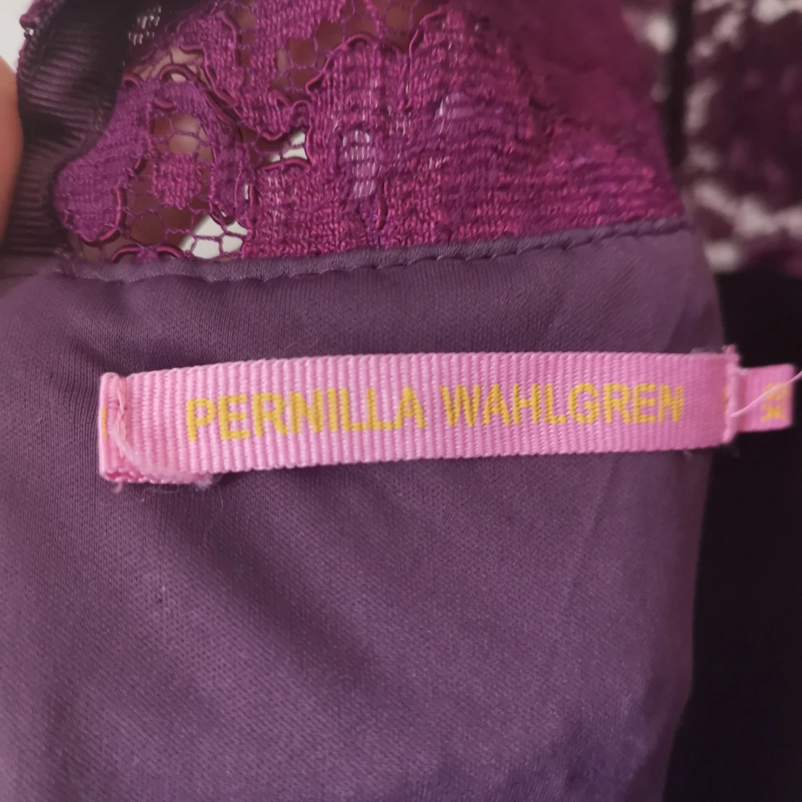 Spetsklänning av Pernilla Wahlgren - 91