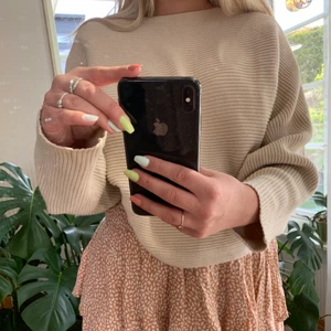 Sweater  - En tröja som är stickad/sweater! Super skön. 