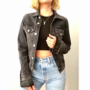  - Svart jeansjacka från Cheap Monday. Fint skick. Köparen står för frakt. 