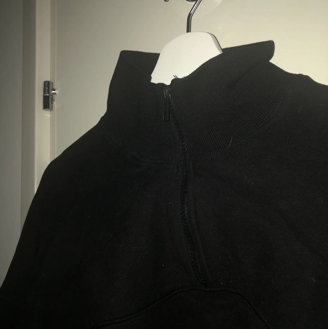 Croppad sweatshirt med 1/3 krage - 91