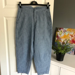 Byxa - Gosig byxa i tunnt skönt material från Lindex i storlek 36. Fint skick. Porto 63kr  