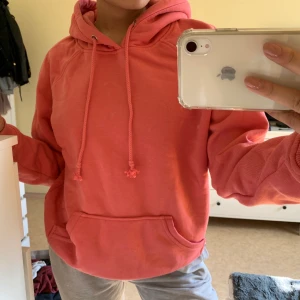 Rosa hoodie - En rosa hoodie från bikbok, ny skick! 120kr + frakt tillkommer!💓