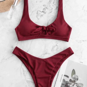 Bikini från ZAFUL  - Säljer denna ursnygga bikinin från zaful då jag inte tyckte färgen passade till mig. HELT NY!! Prislapp & trosskydd är kvar! Färgen stämmer på sista bilden❤️ storleken är M men skulle att den passar både M&S  ❌köparen står för frakt❌  båda delarna säljs! 