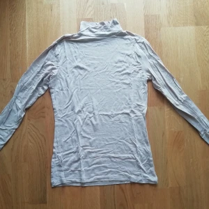 Polotröja  - Tunn ljusbeige polotröja 