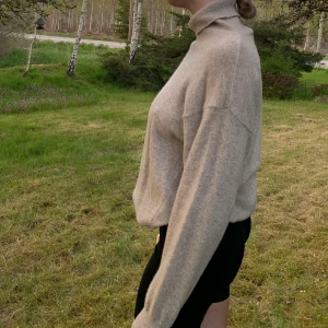 Tunn ylletröja - Beige ylletröja från 80-talet i jättefint skick! 