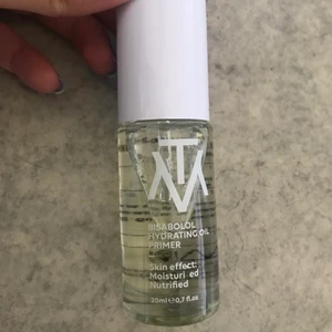 Primer från Skincity  - Oljeprimer för alla torrisar! Öppnad men aldrig använt! Har tyvärr fet hy men för er som vill ha lite glow i livet, this is for you❤️ nypris: 250, säljs för 60:-