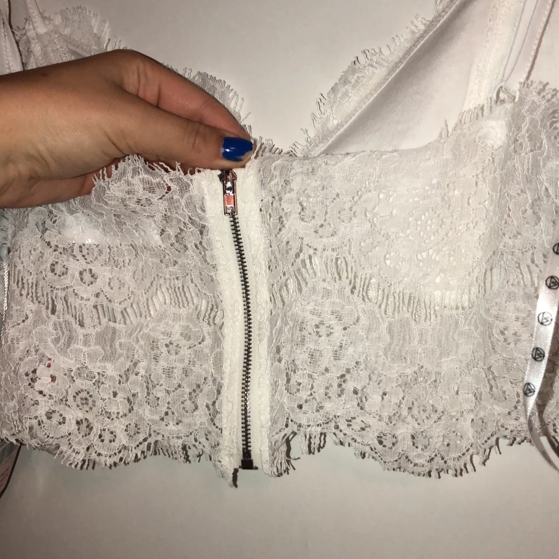 Vit bralette/topp - 90