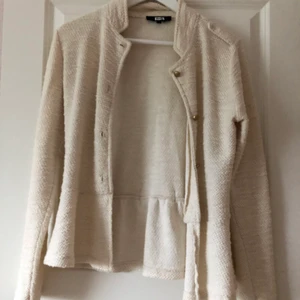 Söt cardigan - Använd ett fåtal gånger. 