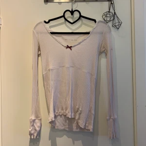 Odd molly tröja  - En fin ljusrosa topp ifrån odd Molly, inköpt för ca 2 år sen och sparsamt använd, fint skick 