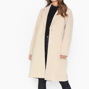 Kappa från nelly - Kappa från Nelly strl 40. Passar 38. Helt ny! Säljer för 350kr. Nypris är 699kr.