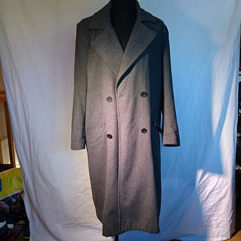 Jättemysig kappa/rock, perfekt till höst/vinter. Passar bra som oversize på mindre än L. 12% ull. Jackor.
