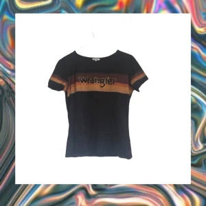 Wrangler t-shirt - T-shirt från wrangler i storlek xs men kan fungera för storlek s. Knappt använd