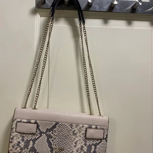 guess väska - guess väska äkta! bra skick 